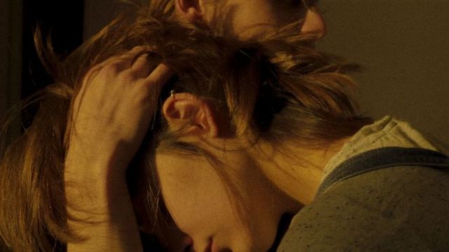 孕妈妈嘴里发苦是怎么回事,孕早期嘴巴苦没胃口正常吗