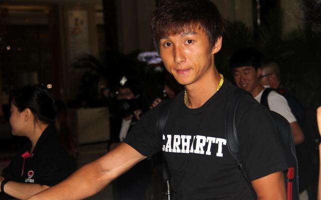 国足12强备战训练视频,国足奢侈