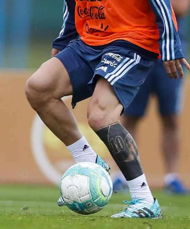 英国《太阳报》：大幅度的纹身将影响足球运动员的表现！