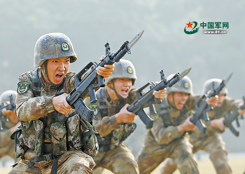 当新兵遇到师长,当老班长遇见以前的兵