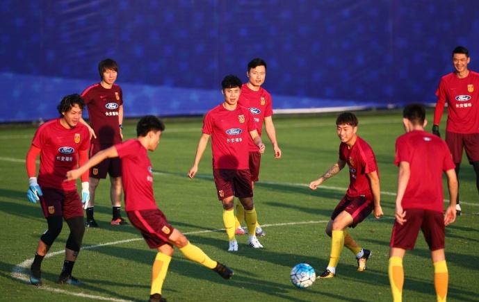 疯狂！国足五万球票售罄观赛热度高涨