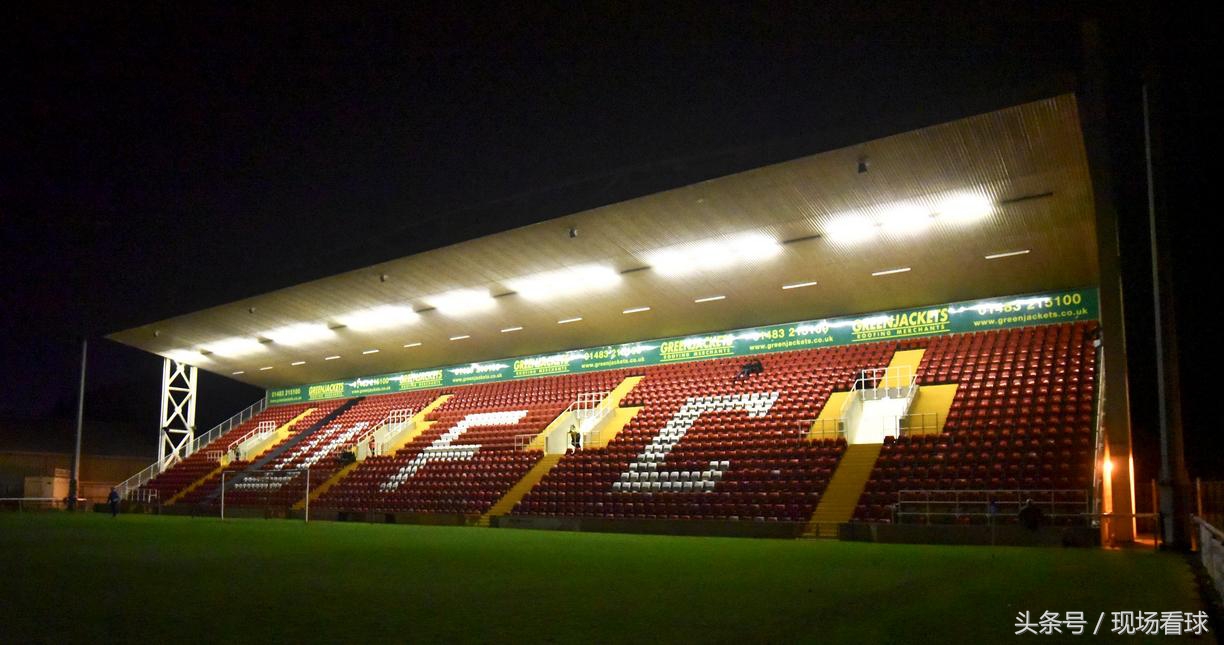 看台负能量宣泄与良好氛围的营造，英国球迷怎么看？｜体育文化