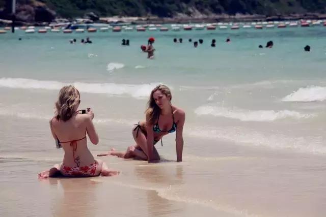 全世界的beach，究竟哪一个美女最多，哪一个又最爱裸游？