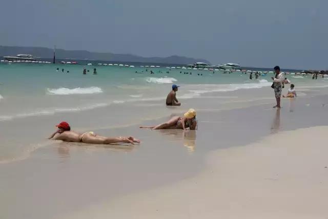 全世界的beach，究竟哪一个美女最多，哪一个又最爱裸游？