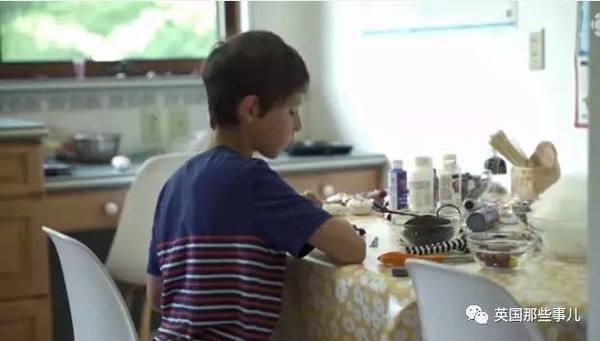 12岁，他用两年时间，做出这一整系列暗黑娃娃，有点厉害啊！