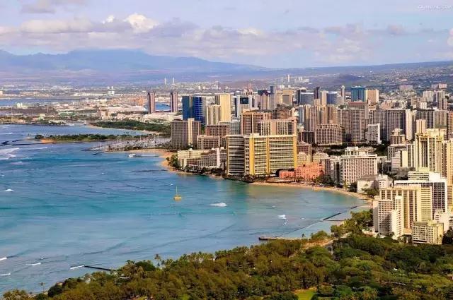 全世界的beach，究竟哪一个美女最多，哪一个又最爱裸游？