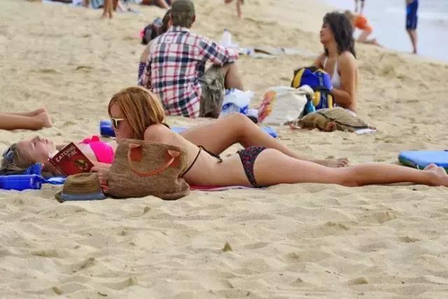 全世界的beach，究竟哪一个美女最多，哪一个又最爱裸游？