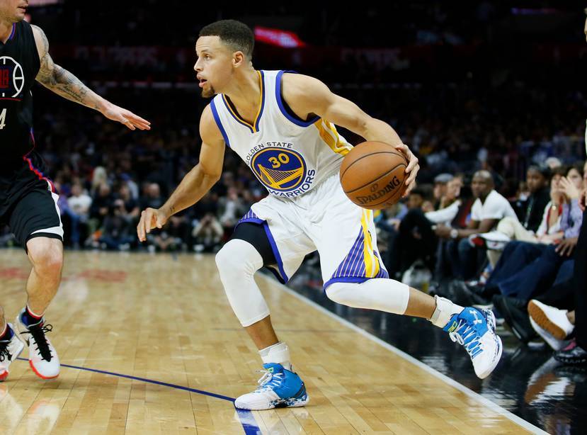 刚开始打篮球必备的5招基础变向，轻松学一招虐遍野球场！