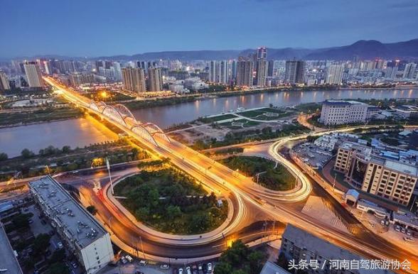 胡杨林景区额济纳旗司机,新疆自驾老司机