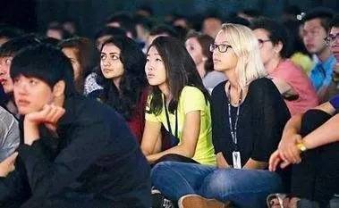 父母把孩子送出国,孩子送出国