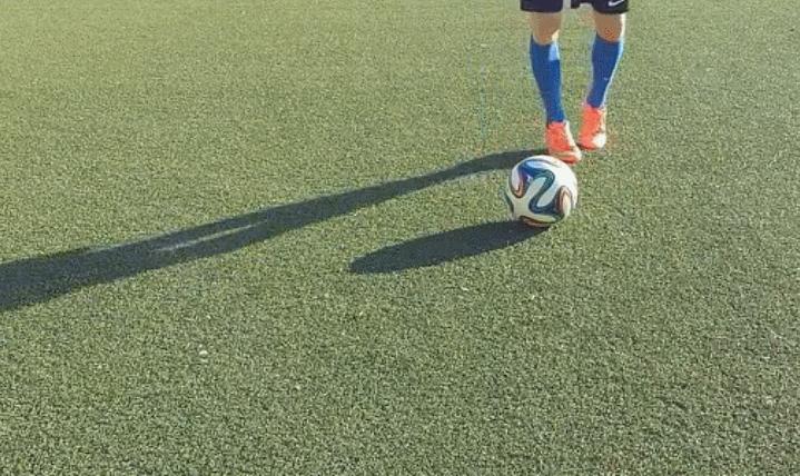 梅西过人技巧教学,梅西穿裆过人技巧