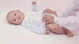 宝宝穿纸尿裤腿上有勒痕是小了吗,纸尿裤会导致o型腿吗