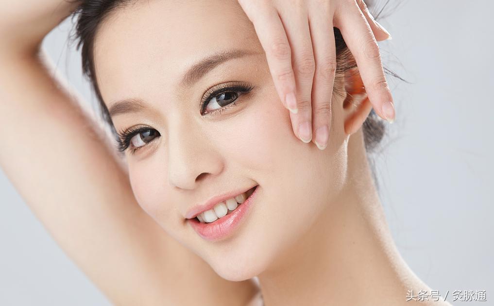 拒绝玻尿酸，女人坚持艾灸一穴就能青春永驻