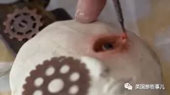 12岁，他用两年时间，做出这一整系列暗黑娃娃，有点厉害啊！