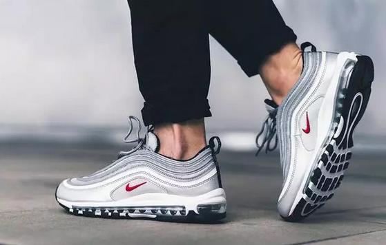 施华洛世奇nike,施华洛世奇耐克联名鞋