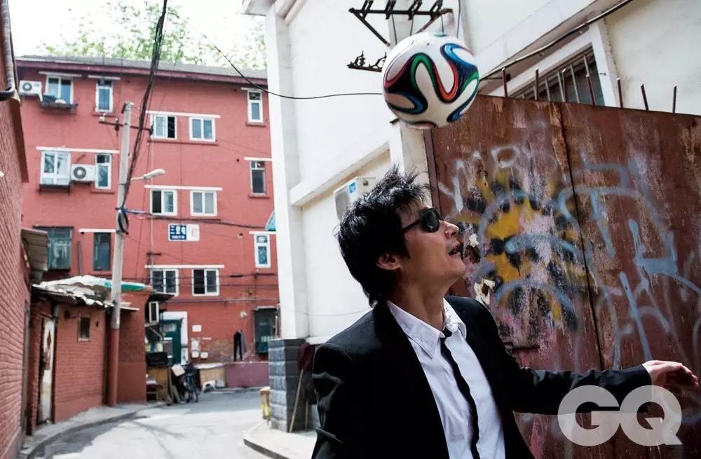 李毅护球到底像不像亨利,李毅在哪场比赛护球像亨利