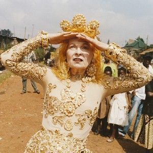 50岁娶鲜肉老公，74岁炮轰首相，每一天都作妖到闪闪发光！