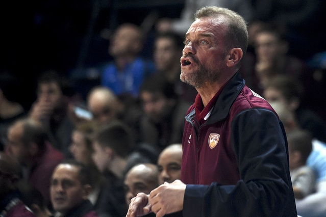 美洲杯科比逆天拉杆,美洲杯科比队内对抗