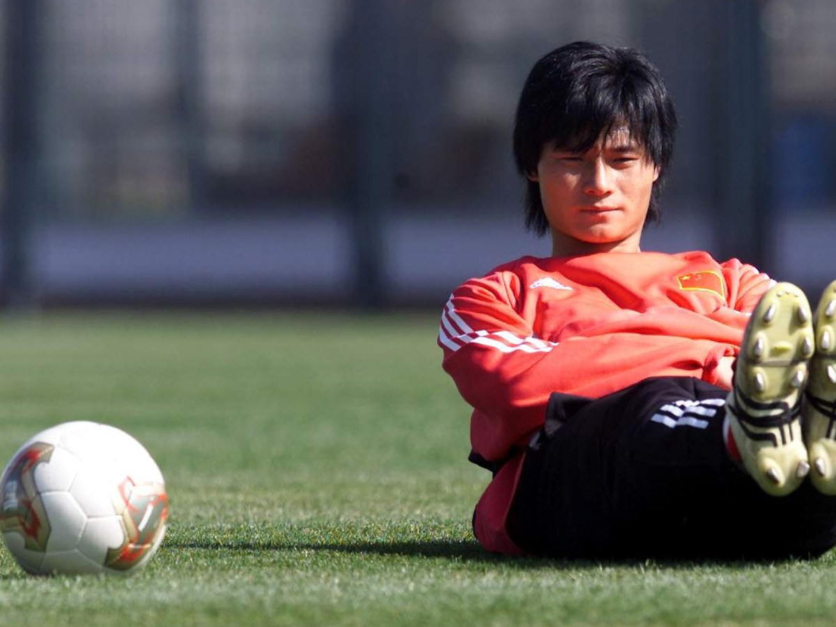 李毅护球到底像不像亨利,李毅在哪场比赛护球像亨利