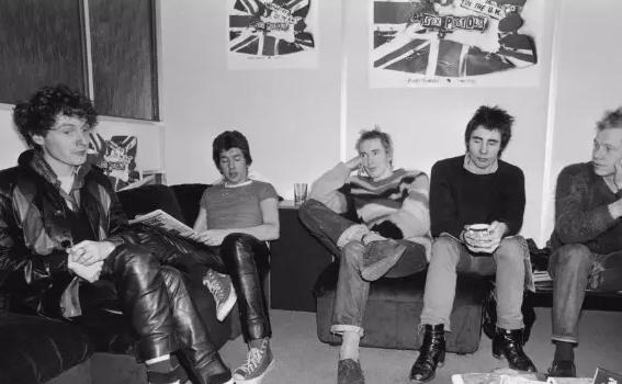 50岁娶鲜肉老公，74岁炮轰首相，每一天都作妖到闪闪发光！