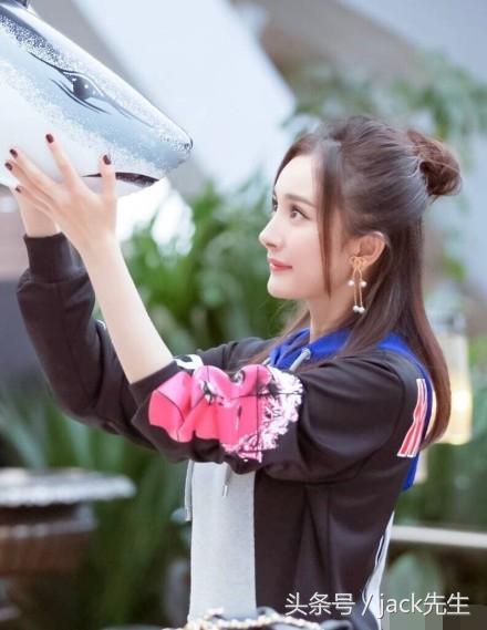 杨幂深情发文感谢粉丝陪伴,杨幂早期微博对于感情的态度