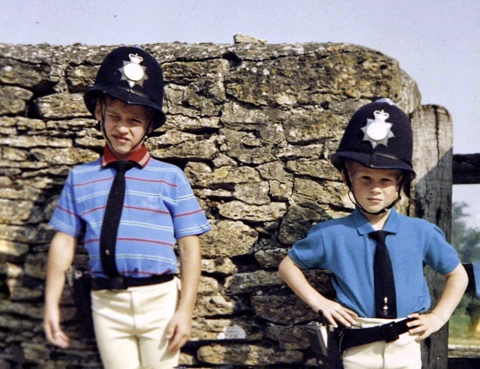 尽管她的婚姻不是你情我愿的爱情，她却被两个王子深爱着