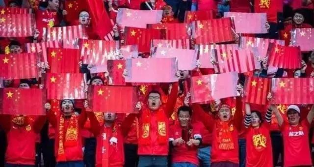 赢了！中乌大战1:0！*歌国**响彻江城！