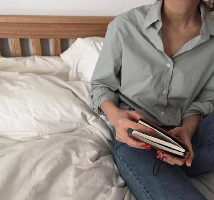 简约又高级的早秋衬衫穿搭,搭配技巧一款衬衫的多种时髦穿法