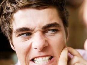 脸上上火起痘怎么消除,上火起痘可以直接挤破吗