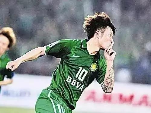 赢了！中乌大战1:0！*歌国**响彻江城！