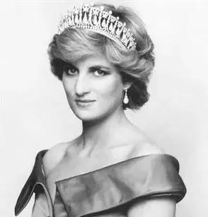 今天，20周年，多少球迷还记得当年球场上风华绝伦的英伦玫瑰？