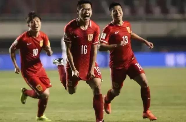 赢了！中乌大战1:0！*歌国**响彻江城！