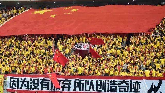 国足出现概率仅0.2%！又一次求助半个亚洲，里皮赛前跪地祈祷