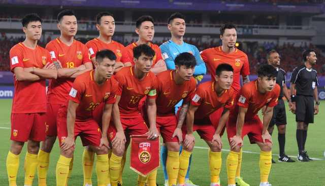 国足赢球后全场合唱歌唱祖国,国足赢球全场高唱夜空中最亮的星