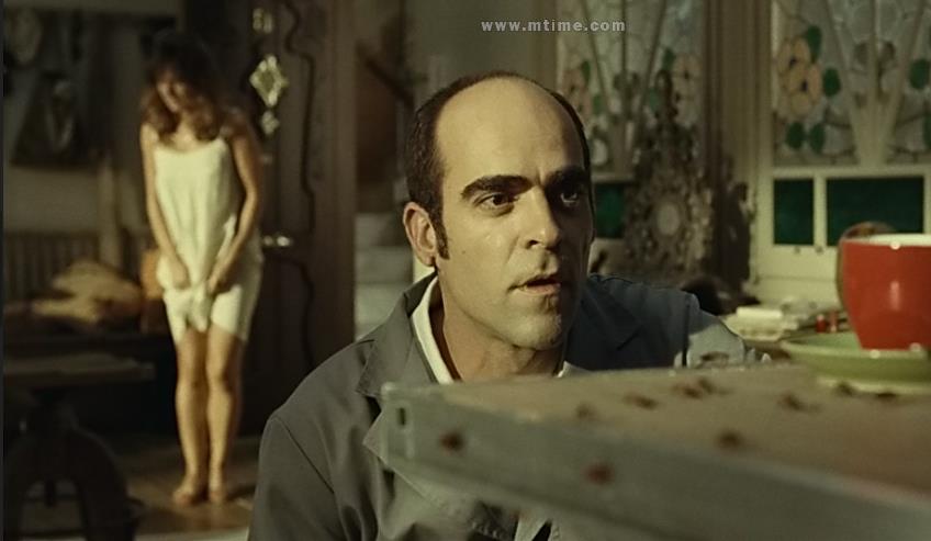 想想看？深夜爬上女邻居的床，这片堪称教科书级的啊