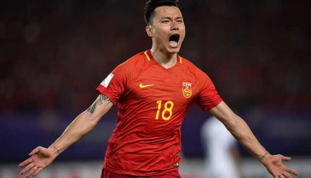 国足赢球后全场合唱歌唱祖国,国足赢球全场高唱夜空中最亮的星