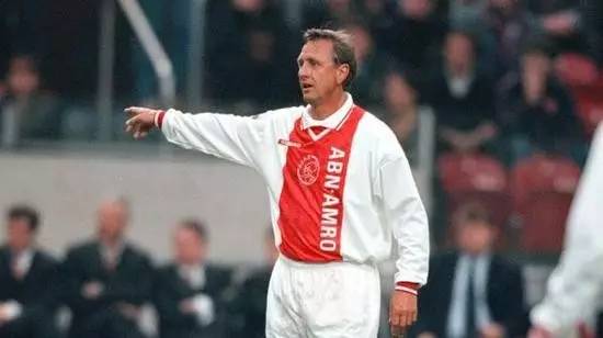 张玉宁荷甲高光时刻梅开二度,张玉宁为什么不踢世预赛