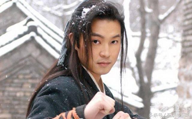 23岁成央视主播,23岁做婚礼主持人