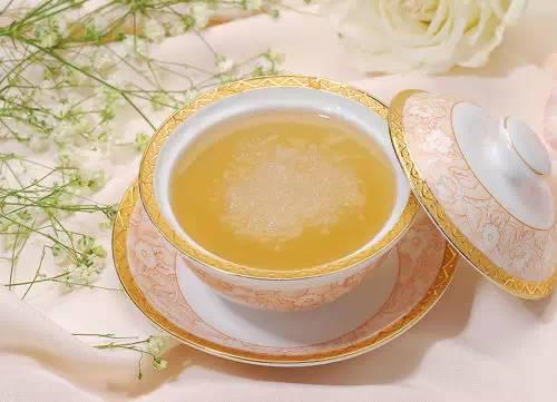 产后宝妈几周才可以吃燕窝,产后吃燕窝对奶水有影响吗