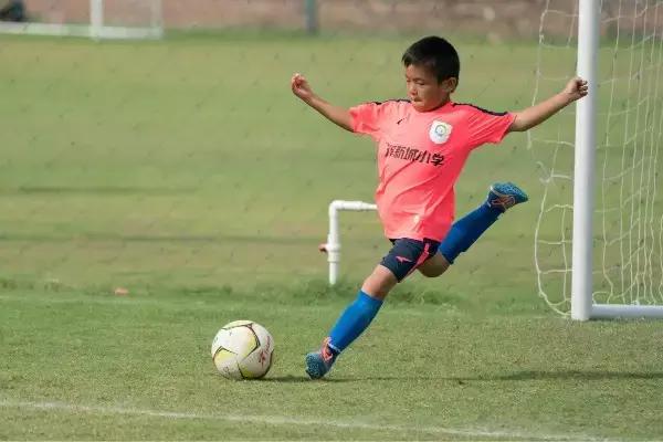 城事｜别笑！真人真事！番禺这群学生的体育课是语文老师教的！