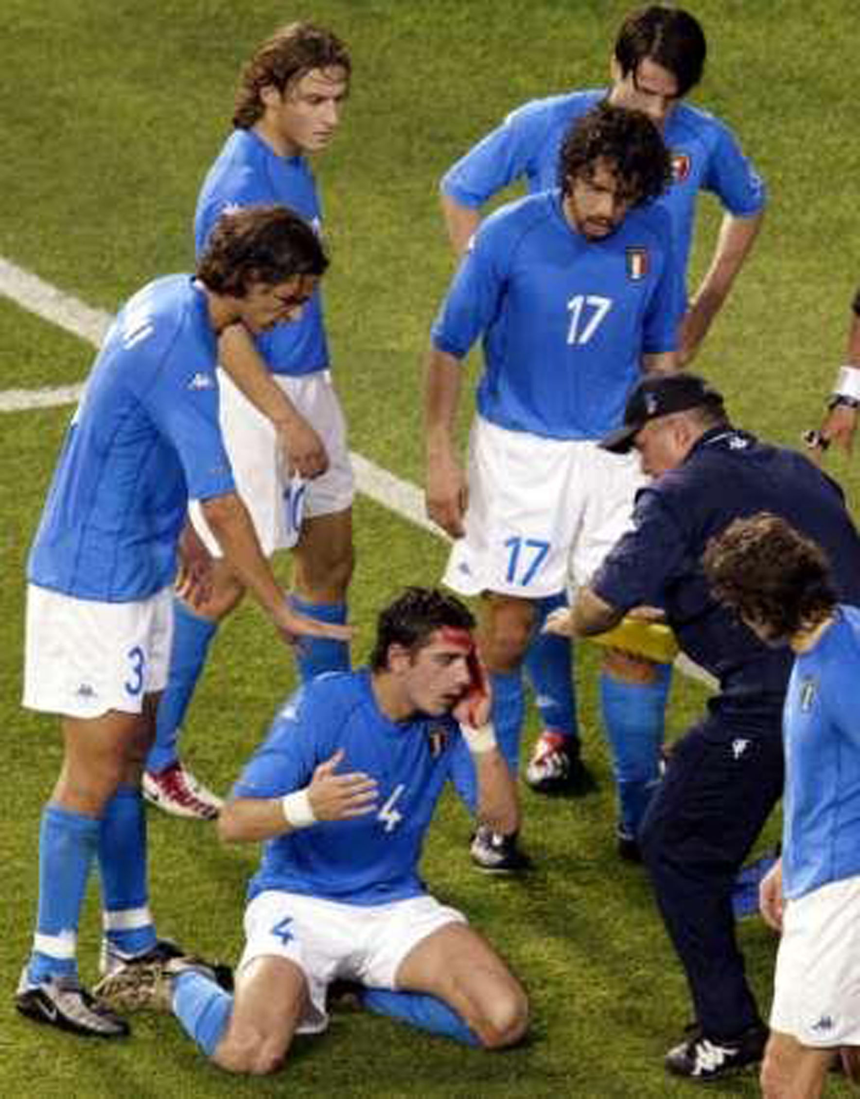 里皮怒怼裁判,里皮解决国足的三大问题