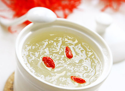 产后宝妈几周才可以吃燕窝,产后吃燕窝对奶水有影响吗