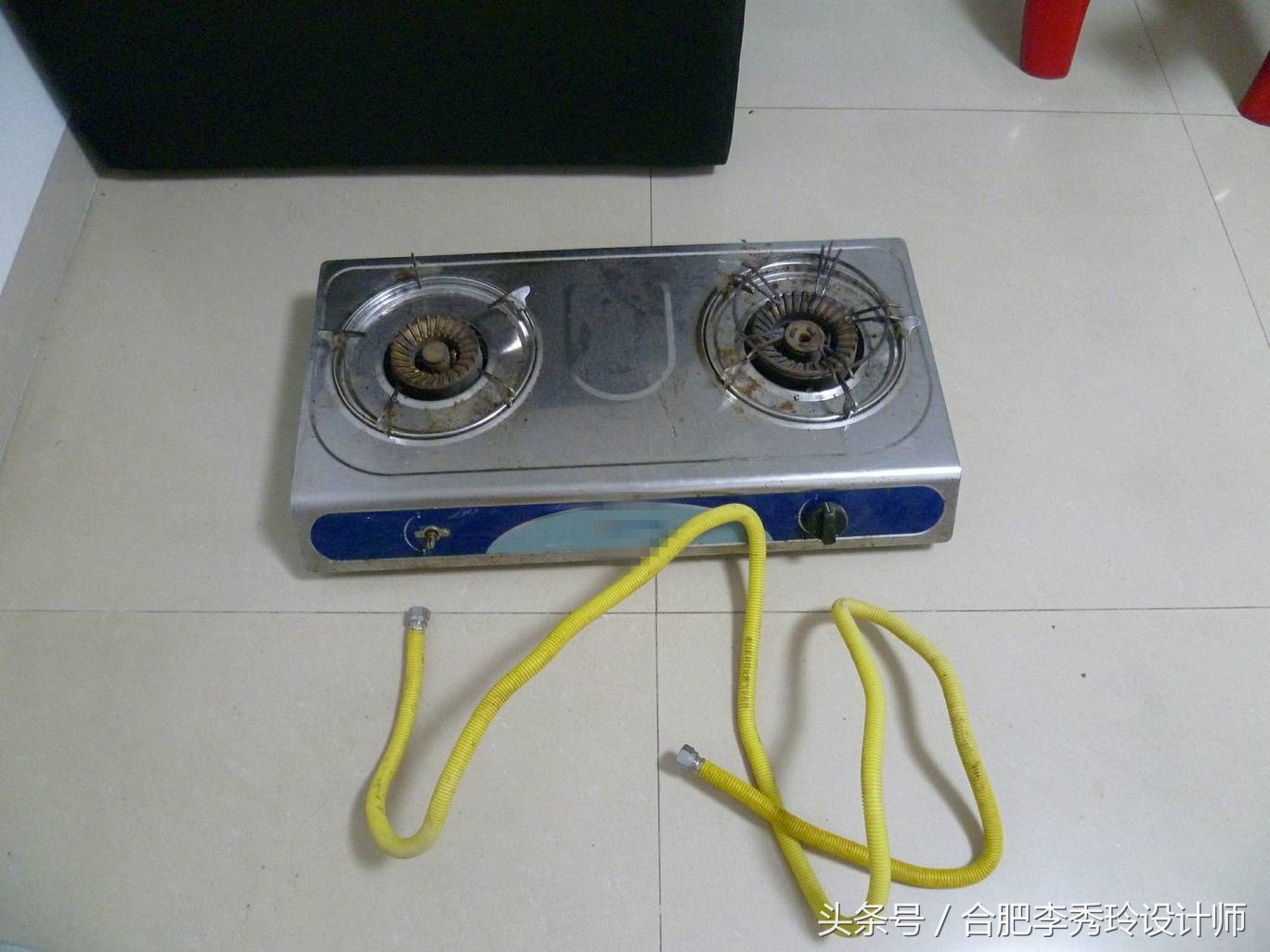 燃气灶火焰怎么调都是红色,燃气灶一开始蓝火慢慢变红火