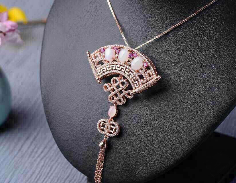 为什么五千年来，古今中外都如此热衷“吊坠”？现在明白了！