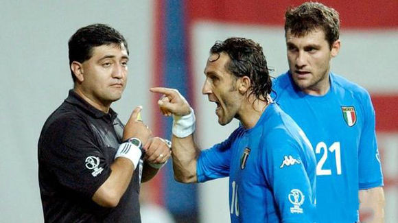 里皮怒怼裁判,里皮解决国足的三大问题