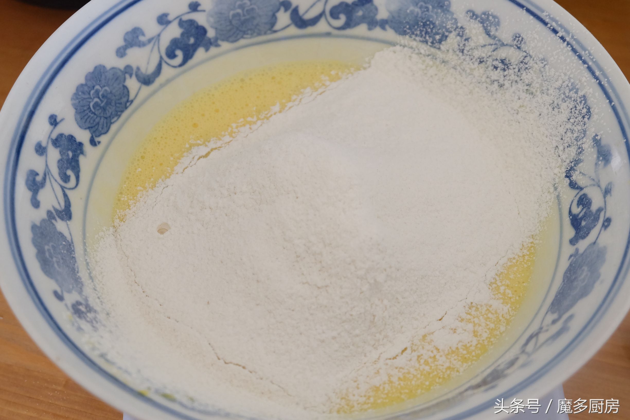 用电饭煲做蛋糕的最简单教程,怎么用电饭煲做蛋糕简单一点窍门