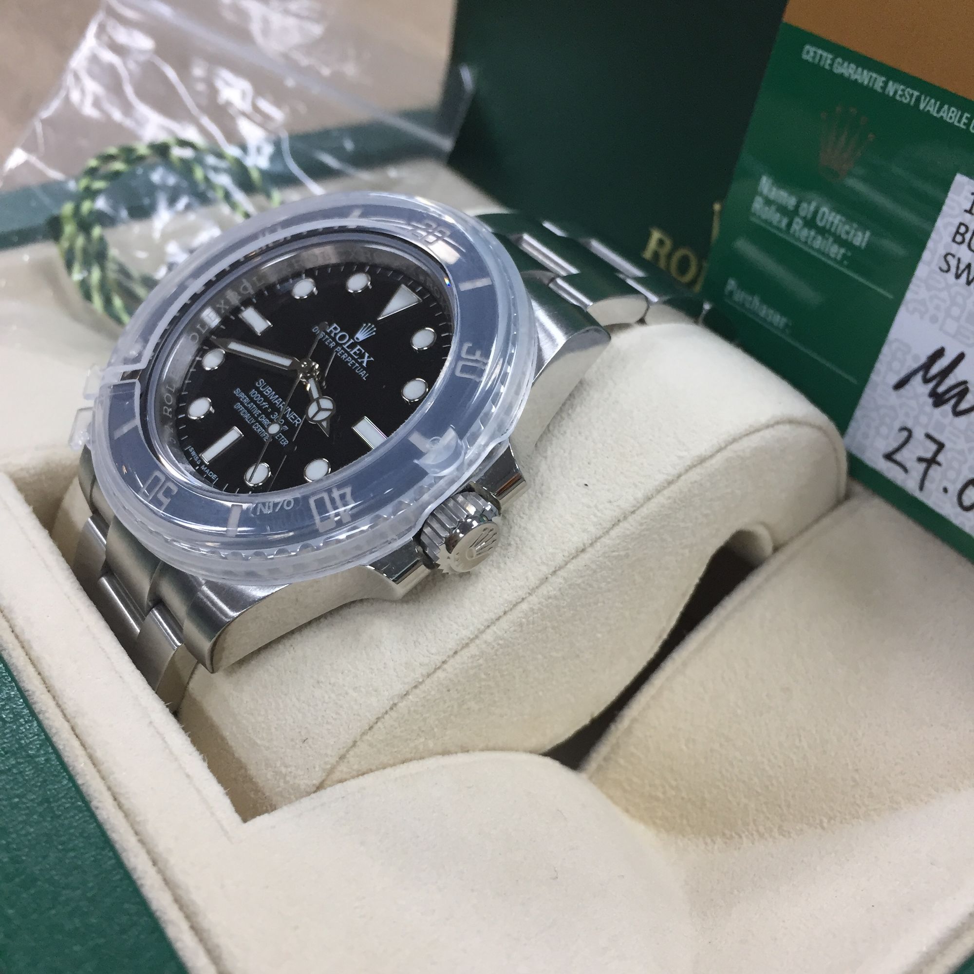 一年内价格持续飙升的-劳力士黑水鬼114060无历黑鬼