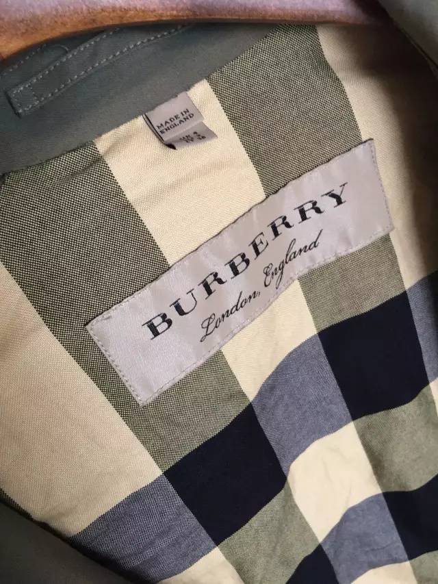 巴宝莉风衣回归现实,5万的巴宝莉风衣