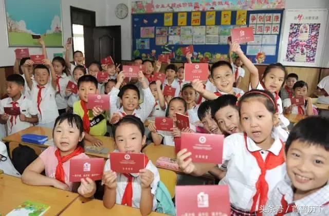 “特殊动车组”开进校园，历下区6万余学子喜迎开学！看到这些照片你心情会变好