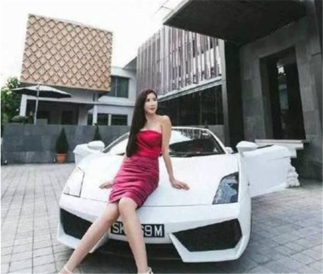 她是最成功的网红，富豪每月给22万，一辆400万豪车高调出行